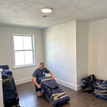 Deon's Moving - We help you settle into your new space with ease and efficiency. Call (781)800-3041 - Movers Near Me - Norwood, Massachusetts