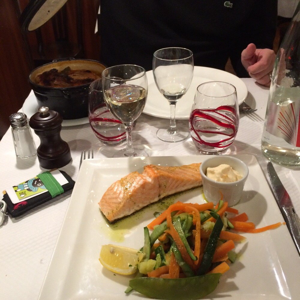 Le Bistrot Du Sud Ouest - Salmon and veggies, cassoulet for hubby - French Near Me - Paris, 75 Le Bistrot Du Sud Ouest - Salmon and veggies, cassoulet for hubby - French Near Me - Paris, 75