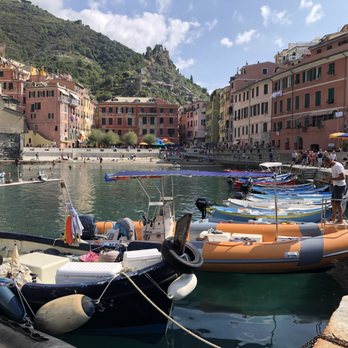 Stazione Vernazza - Beautiful. If you only have time for one, this has to be the one. - Train Stations Near Me - Vernazza, SP