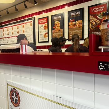 Firehouse Subs - 1 person working while the others are talking about personal business. - Fast Food Near Me - Paducah, Kentucky Firehouse Subs - 1 person working while the others are talking about personal business. - Fast Food Near Me - Paducah, Kentucky