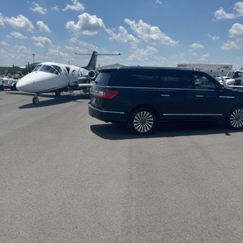 Blk Ln - Getting picked up right at the plane!! Amazing! - Limos Near Me