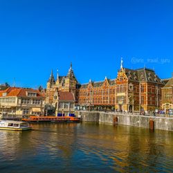 Station Amsterdam Centraal - Nederlandse Spoorwegen! Je kunt nooit een oceaan oversteken, als je niet het lef hebt om de kust uit het zicht te verliezen. Luv u;)