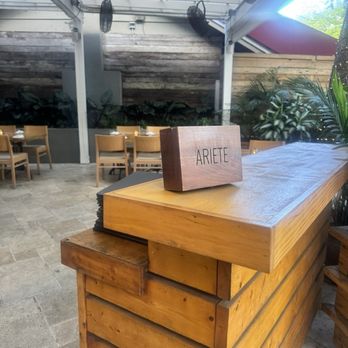 Ariete - Yeah... I wouldn't want to stand outside in the heat either - New American Near Me - Miami, Florida