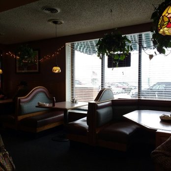 Kelley's - a dining area with couches and tables - American Near Me - Harvard, Illinois