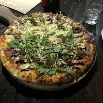 Stacks Pub - Half n half pizza - Bars Near Me - Queenstown, OTA