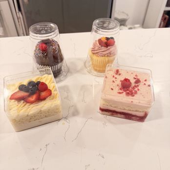 Sweetpea’s Cakes - Cake slices and cupcakes - Custom Cakes Near Me - Seattle, Washington