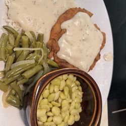 The Farmhouse Grill - Country fried chicken and vegetables