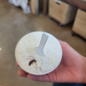 Paia Gelato - a person's hand holding a white plate with a piece of food on it - Ice Cream & Frozen Yogurt Near Me - Paia, Hawaii Paia Gelato - a person's hand holding a white plate with a piece of food on it - Ice Cream & Frozen Yogurt Near Me - Paia, Hawaii