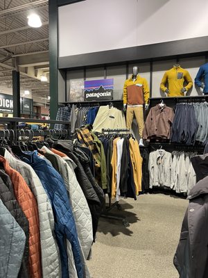 DICK'S Sporting Goods by null
