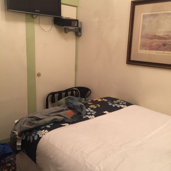 Green Tortoise Hostel - Tv in private room and chair - Hostels Near Me - San Francisco, California Green Tortoise Hostel - Tv in private room and chair - Hostels Near Me - San Francisco, California
