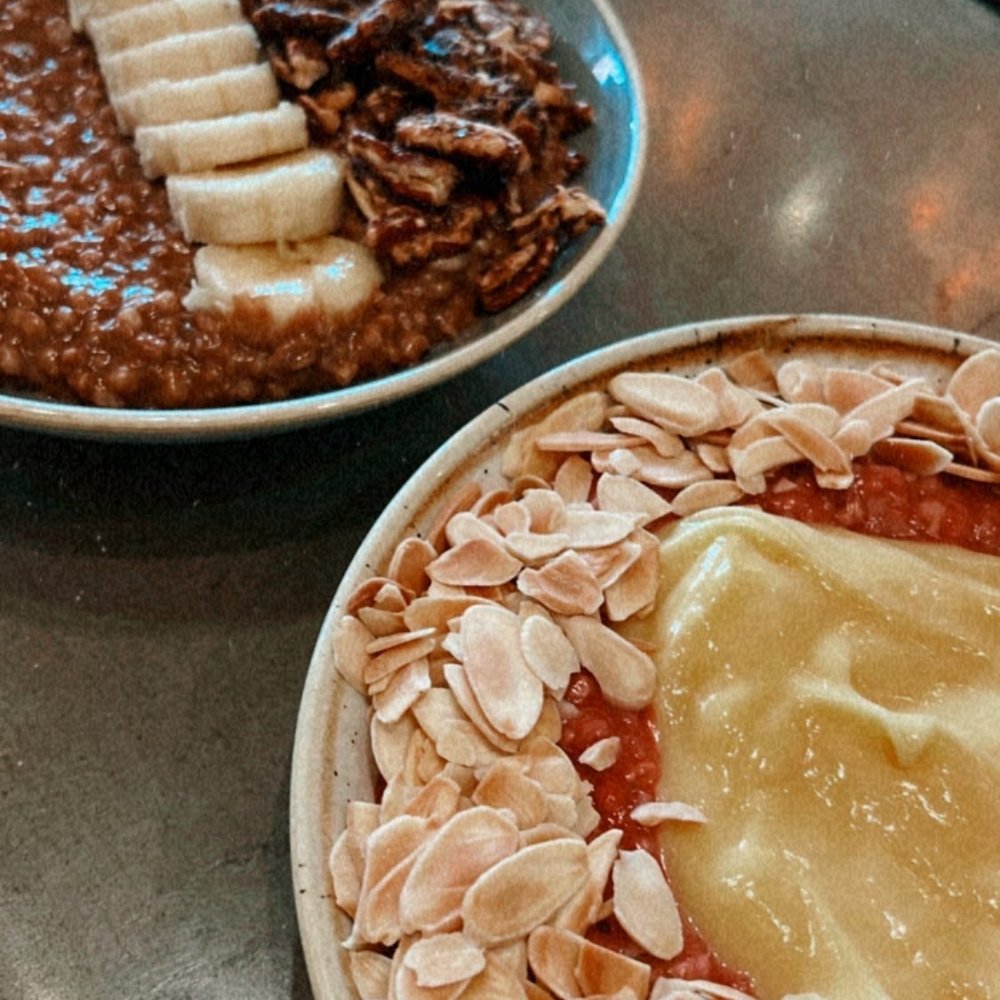 Zest and Nutella Oatmeal Bowls