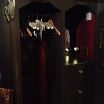 Alaska Heritage House - Beautiful Closet - Bed & Breakfast Near Me - Fairbanks, Alaska Alaska Heritage House - Beautiful Closet - Bed & Breakfast Near Me - Fairbanks, Alaska