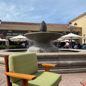 Great Maple - Fountain by patio seating - New American Near Me - Newport Beach, California Great Maple - Fountain by patio seating - New American Near Me - Newport Beach, California