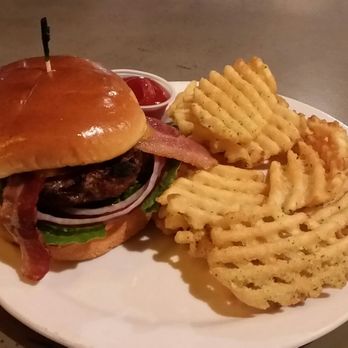 Boulders on Southern - Bacon cheeseburger was great - American Near Me - Mesa, Arizona