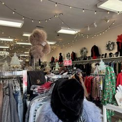 Act II Boutique Ladies Resale - Inside