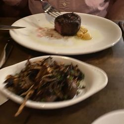 Frankies Italian Chophouse - Filet medium rare with mushrooms