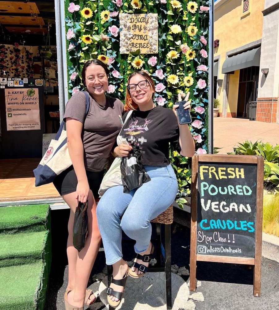 Whiffs On Wheels Logo