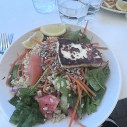 Poke bowl with Haloumi