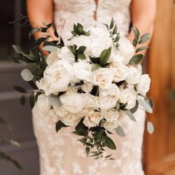 University Florist & Greenery - Bride bouquet
