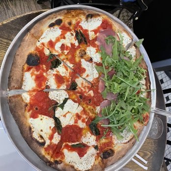Juliana's - Margherita Pizza and no No . 4 - Pizza Near Me - Brooklyn, New York Juliana's - Margherita Pizza and no No . 4 - Pizza Near Me - Brooklyn, New York