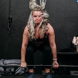 Black Wall Strength - Deadlift vibes