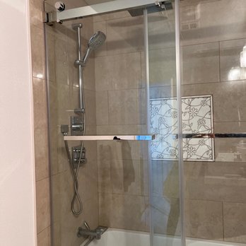 Loreto Glass Installation - Sliding glass doors for tub - Glass & Mirrors Near Me Loreto Glass Installation - Sliding glass doors for tub - Glass & Mirrors Near Me