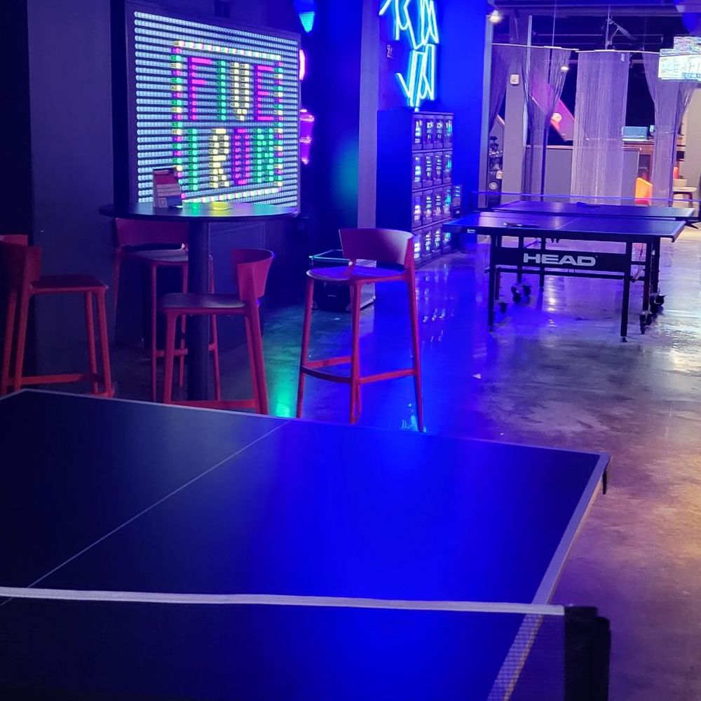 Five Iron Golf - Sports Bars Near Me - Detroit, Michigan