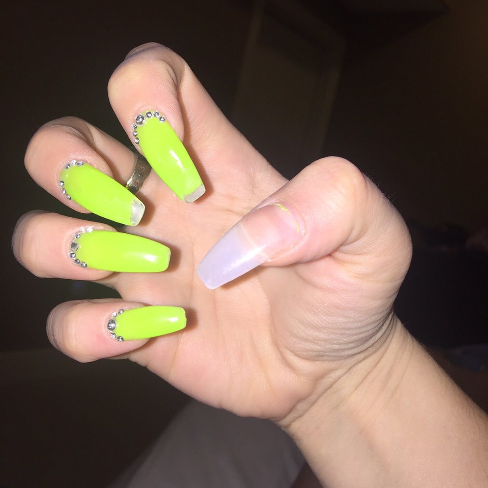 Nail Art - Other hand. Similar condition after four days. - Nail Salons Near Me - Shawnee, Kansas Nail Art - Other hand. Similar condition after four days. - Nail Salons Near Me - Shawnee, Kansas