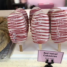 Red velvet cakecicles Red velvet cakecicles