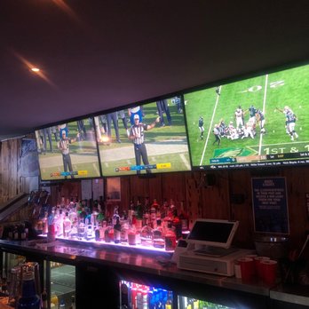 Lees 4 Cocktails - Dive Bars Near Me - Northridge, California