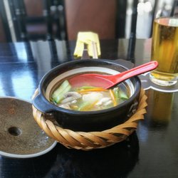 Saigon Restaurant - Lecker: Nudelsuppe mit Hühnerfleisch und Kräutern
