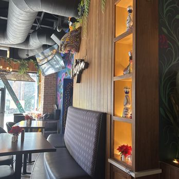 El Viejon Mariscos & Sushi - Bar area - Sushi Bars Near Me - Long Beach, California El Viejon Mariscos & Sushi - Bar area - Sushi Bars Near Me - Long Beach, California