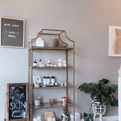 Skin Logic - Lounge area