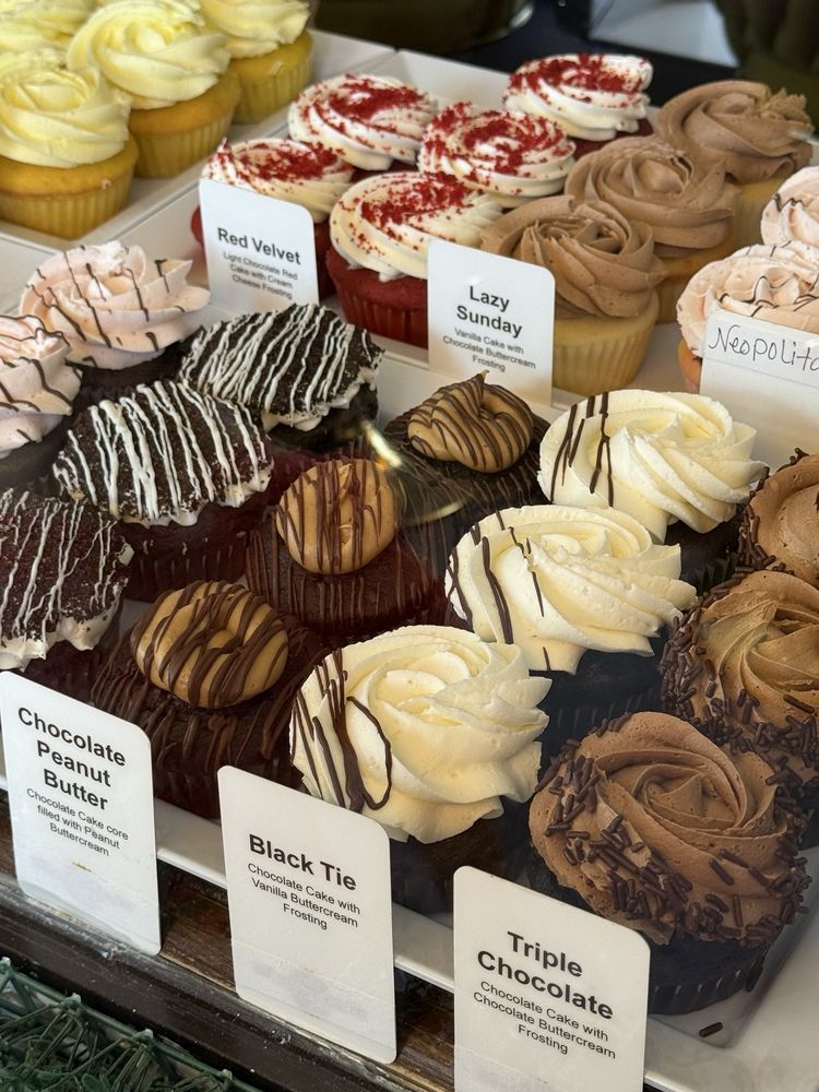 The Happy Cake Shop Logo