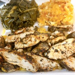 Uptown Flavors - Jerk chicken w/ collard greens and baked mac!