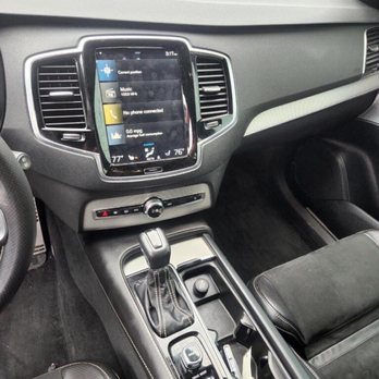 Chrysler Jeep Dodge Ram - One of the interior pics they texted me before I arrived. Again, I was a super serious buyer. - Car Dealers Near Me - Crystal Lake, Illinois