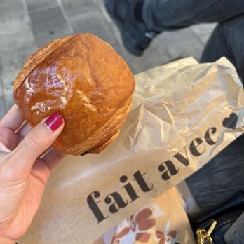 Le Levain D’hélios - Pain au chocolat - Patisserie/Cake Shop Near Me - Perpignan, 66