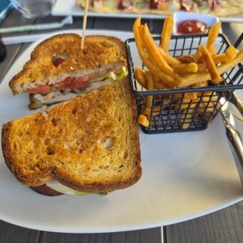 Runway Rooftop Bar & Grill - Chicken Sandwich with fries - Bars Near Me - Melbourne, Florida