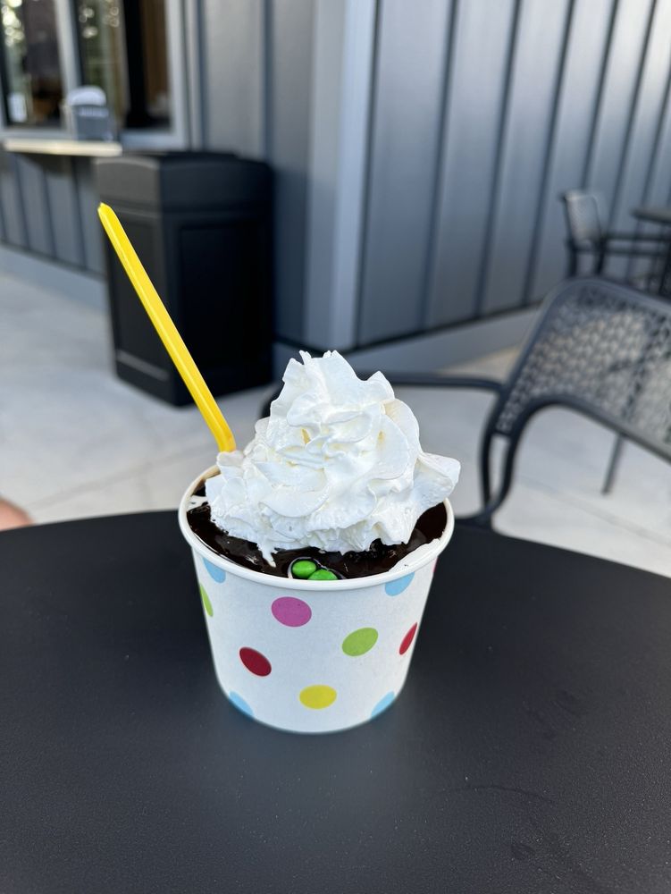 Ward’s Soft Serve Logo