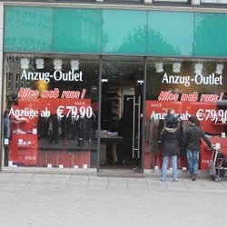 Anzug-Outlet - Wenn ich doch mal Business-Kram brauchen sollte . . . Foto: fbt