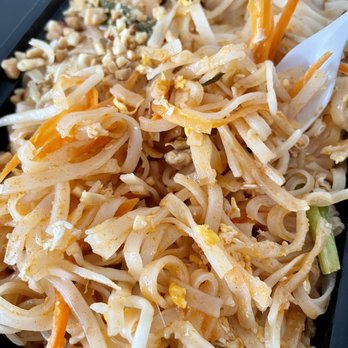 Ocha Thai Noodle - Pad Thai with chicken - Noodles Near Me - Pittsburgh, Pennsylvania