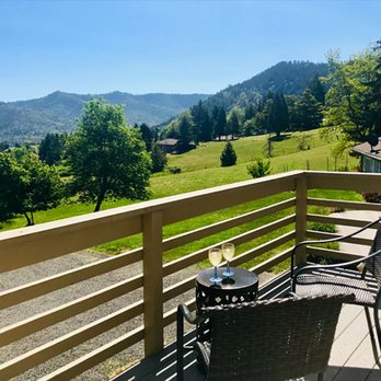 Book Stay Hop - Sunset Cottage - Relax and unplug in the majestic hills of Talent, Oregon - Vacation Rentals Near Me Book Stay Hop - Sunset Cottage - Relax and unplug in the majestic hills of Talent, Oregon - Vacation Rentals Near Me