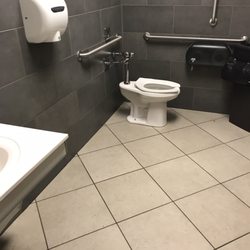 Ideal Station 12 - Clean bathroom