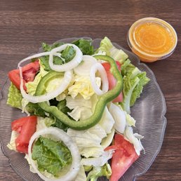 Side salad with Italian sauce Side salad with Italian sauce