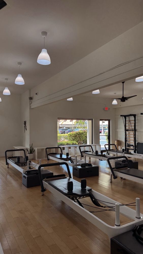 Pilates Hive - Naples Logo
