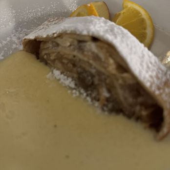 Zum Brunnwart - Apfel strudel with vanilla sauce - Beer Garden Near Me - Munich, BY Zum Brunnwart - Apfel strudel with vanilla sauce - Beer Garden Near Me - Munich, BY