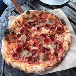 12 inch pep, bacon & sausage pizza. Not bad. 12 inch pep, bacon & sausage pizza. Not bad.