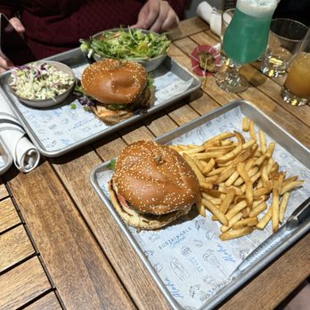 Pacific Catch - Salmon burger & Wagyu Cheeseburger - Seafood Near Me - Campbell, California