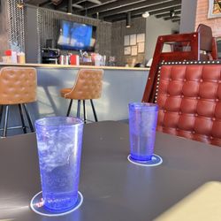 Cosmo Burger XR - Inside