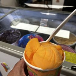 Shake & Dubai Chocolate Land - The mango sorbet